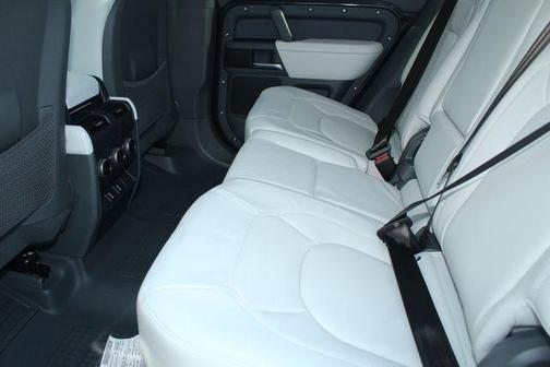 2026 Land Rover Defender P400 X-Dynamic SE