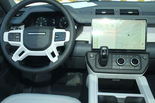 2026 Land Rover Defender P400 X-Dynamic SE