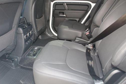 2025 Land Rover Defender 130 P400 S