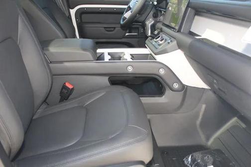 2025 Land Rover Defender 130 P400 S