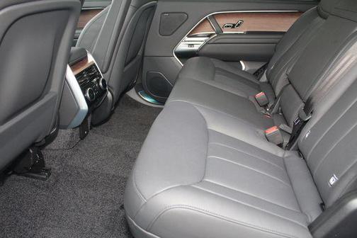 2025 Land Rover Range Rover P530 SE 7 Seat
