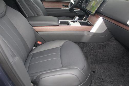 2025 Land Rover Range Rover P530 SE 7 Seat