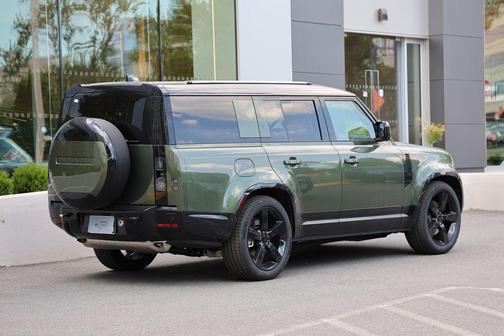 Woolstone Green Metallic 2026 Land Rover Defender P400 X-Dynamic SE
