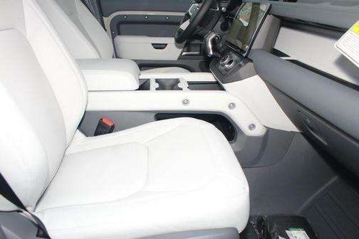 2026 Land Rover Defender P400 X-Dynamic SE