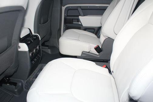 2026 Land Rover Defender P400 X-Dynamic SE