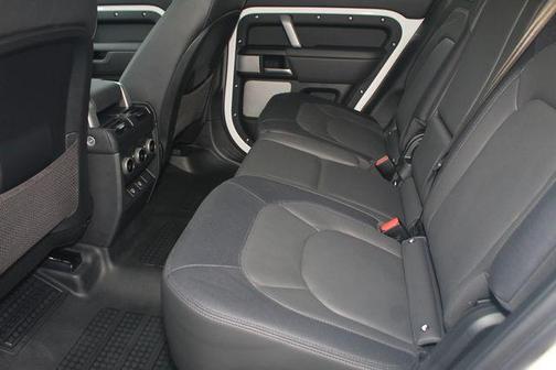 2024 Land Rover Defender 130 P400 Outbound