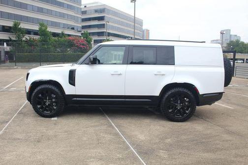 2024 Land Rover Defender 130 P400 Outbound