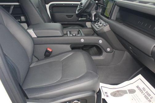 2024 Land Rover Defender 130 P400 Outbound