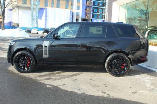 2026 Land Rover Range Rover P615 SV