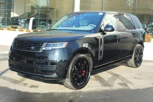 2026 Land Rover Range Rover P615 SV