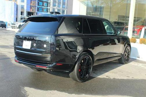 2026 Land Rover Range Rover P615 SV