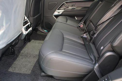 2025 Land Rover Range Rover P530 SE 7 Seat