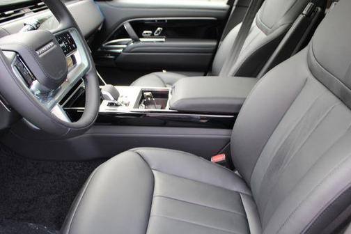 2025 Land Rover Range Rover P400 SE
