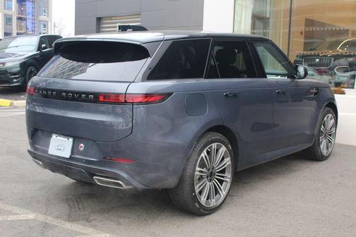 2026 Land Rover Range Rover Sport SE