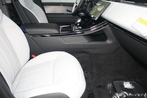 2026 Land Rover Range Rover Sport SE