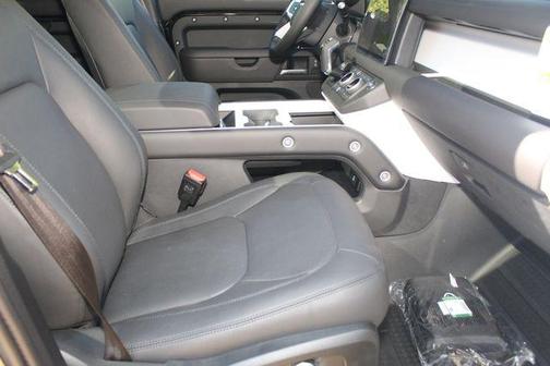 2025 Land Rover Defender 130 P400 S