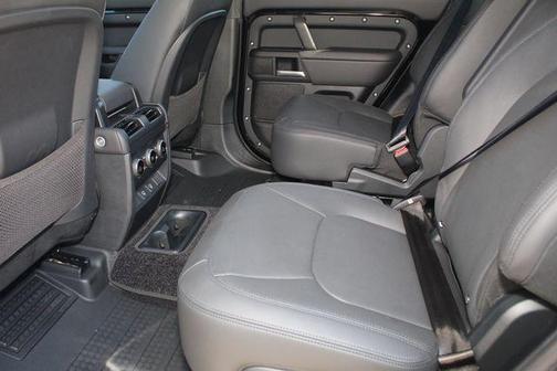 2025 Land Rover Defender 130 P400 S