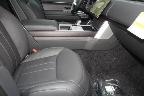 2026 Land Rover Range Rover P400 SE 7 Seat
