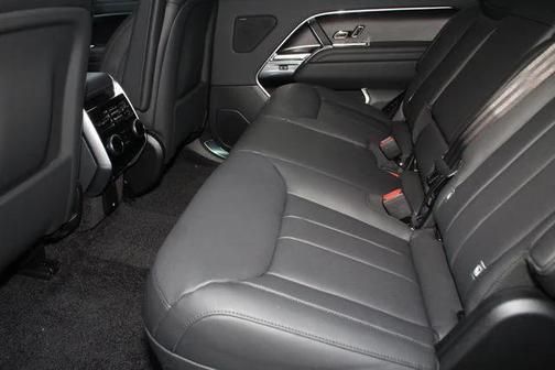 2026 Land Rover Range Rover P400 SE 7 Seat