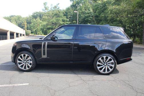 2025 Land Rover Range Rover P530 SE