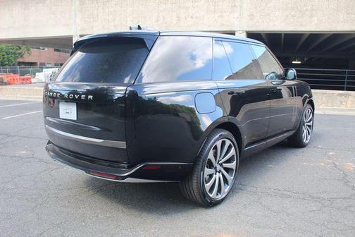 2025 Land Rover Range Rover P530 SE