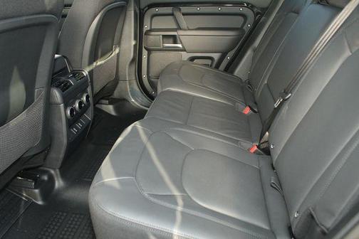 2026 Land Rover Defender 110 V8