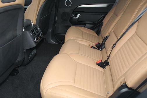 2025 Land Rover Discovery P360 Dynamic SE