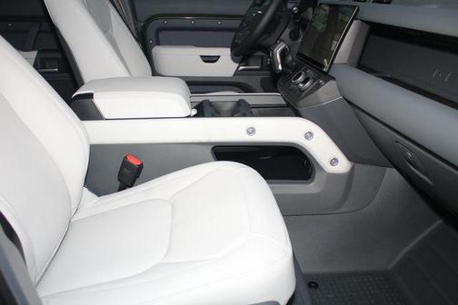 2026 Land Rover Defender P400 X-Dynamic SE