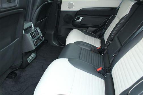 Eiger Grey Metallic 2023 Land Rover Discovery P360 Metropolitan Edition