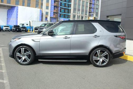 Eiger Grey Metallic 2023 Land Rover Discovery P360 Metropolitan Edition