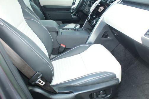 Eiger Grey Metallic 2023 Land Rover Discovery P360 Metropolitan Edition