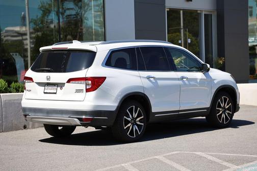 Platinum White Pearl 2020 Honda Pilot Touring 8-Passenger