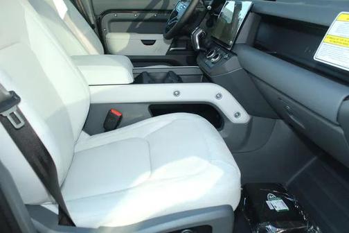 2026 Land Rover Defender P400 X-Dynamic SE