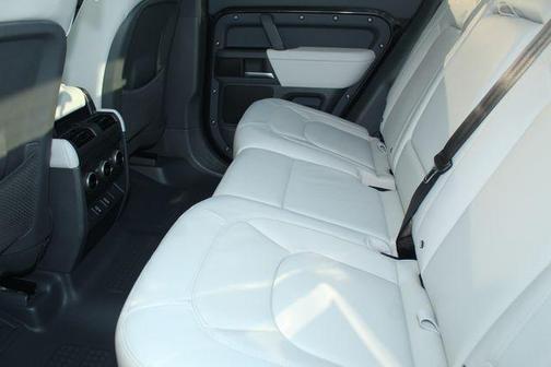 2026 Land Rover Defender P400 X-Dynamic SE