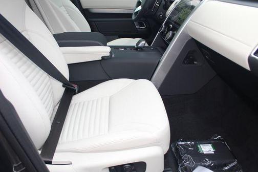 2025 Land Rover Discovery P360 Dynamic SE