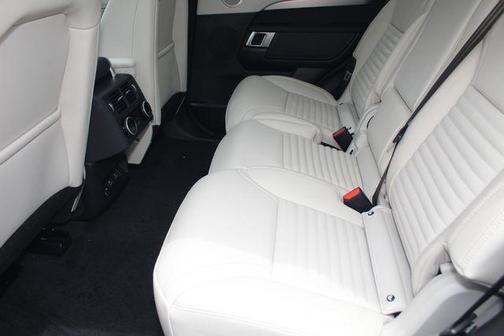 2025 Land Rover Discovery P360 Dynamic SE