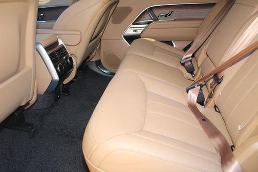 2025 Land Rover Range Rover P530 SE 7 Seat