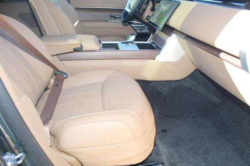 2025 Land Rover Range Rover P530 SE 7 Seat