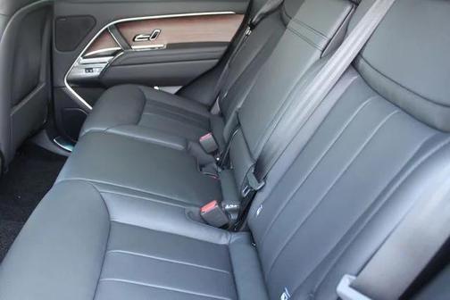 2026 Land Rover Range Rover P400 SE