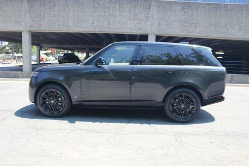 2025 Land Rover Range Rover P530 SE