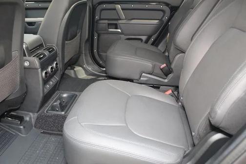 Santorini Black Metallic 2025 Land Rover Defender 130 P400 X-Dynamic SE