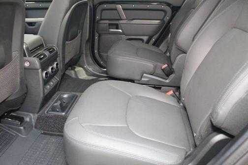 2025 Land Rover Defender 130 P400 X-Dynamic SE