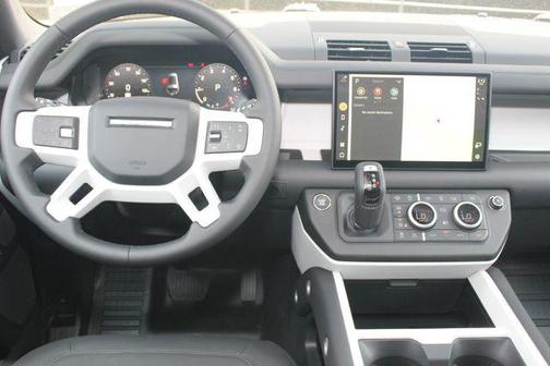 2025 Land Rover Defender 130 P400 X-Dynamic SE