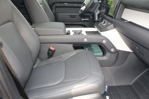 2025 Land Rover Defender 130 P400 X-Dynamic SE