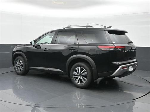 2025 Nissan Pathfinder SL 4WD