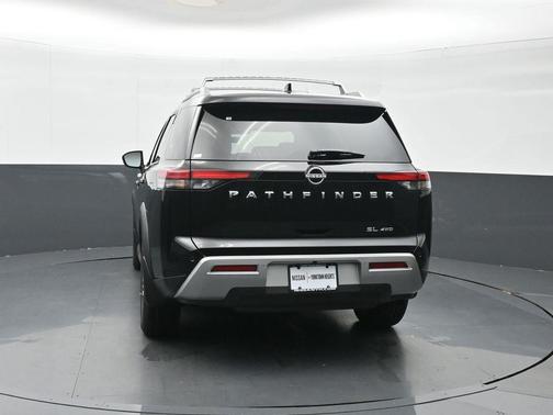 2025 Nissan Pathfinder SL 4WD