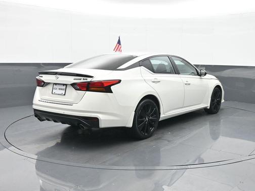 2022 Nissan Altima SR Intelligent AWD