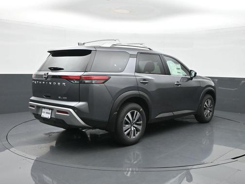 2025 Nissan Pathfinder SL 4WD
