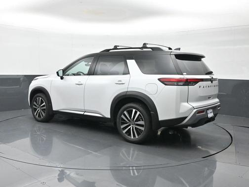 2025 Nissan Pathfinder Platinum 4WD