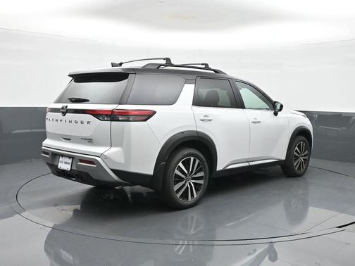 2025 Nissan Pathfinder Platinum 4WD